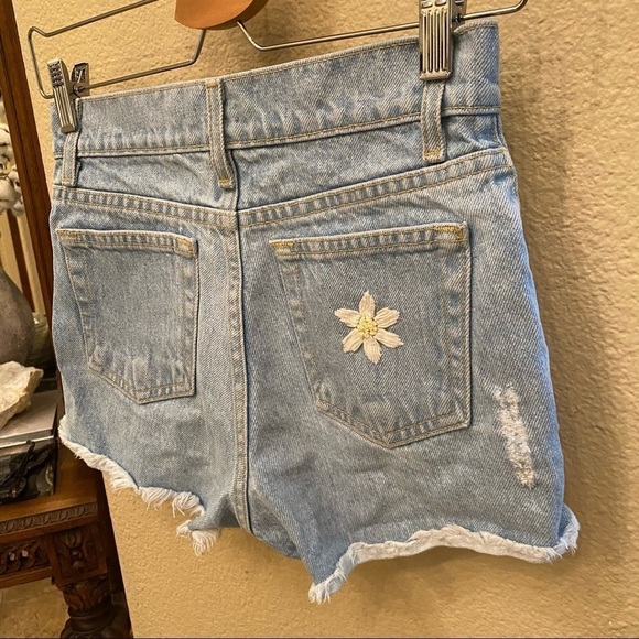 BRANDY MELVILLE Embroidered Floral Jean Shorts-26 - Picture 2 of 6